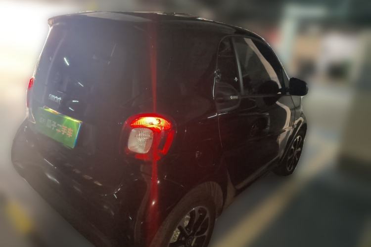 Used smart fortwo 2018 1.0L 52kW Hardtop Dynamic Version China V Rear Right 45 Deg