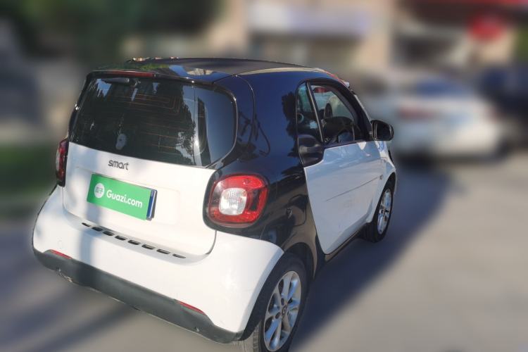 Used smart fortwo 2018 1.0L 52kW Hardtop Dynamic Version China V Rear Right 45 Deg