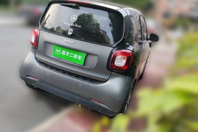 Used smart fortwo 2018 1.0L 52kW Hardtop Dynamic Version China V Rear Right 45 Deg