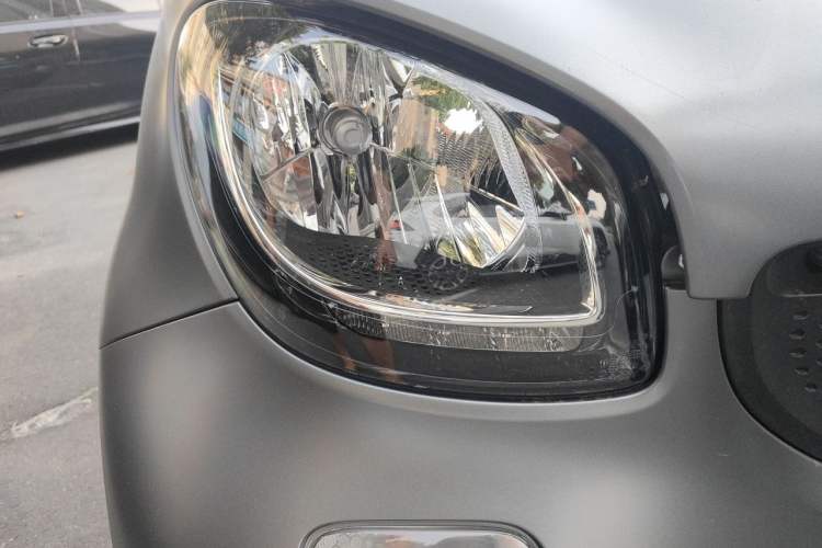Used smart fortwo 2018 1.0L 52kW Hardtop Dynamic Version China V Right Front Headlight