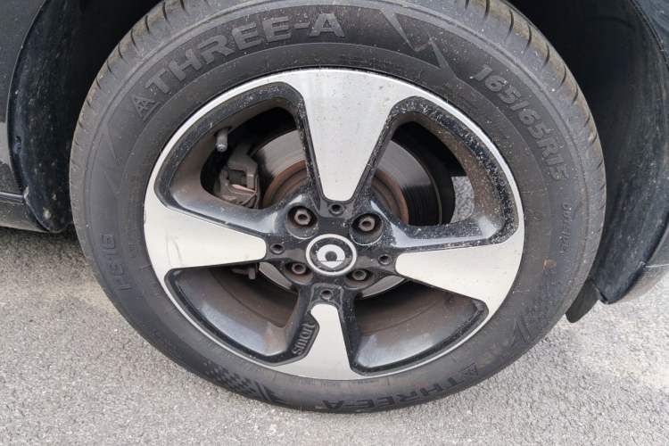 Used smart fortwo 2018 1.0L 52kW Hardtop Passion Edition China V Standard Right Front Wheel Hub