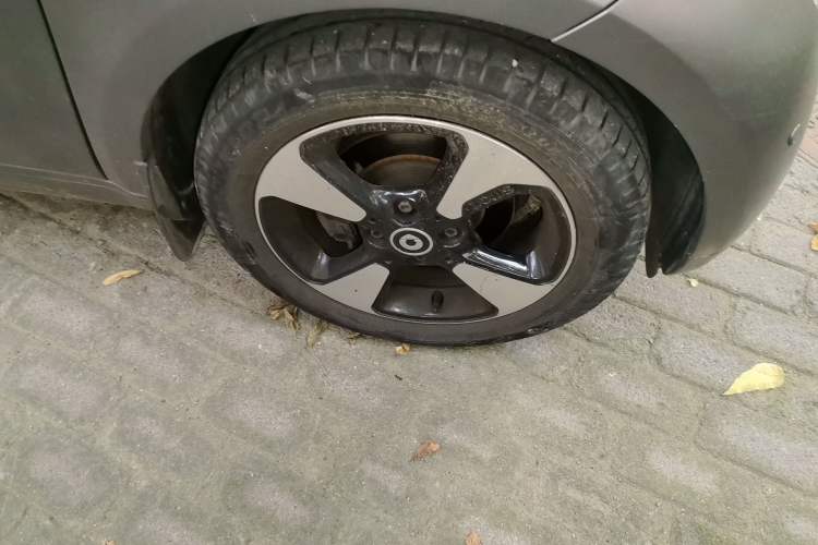Used smart fortwo 2018 1.0L 52kW Hardtop Passion Edition China V Standard Right Front Wheel Hub