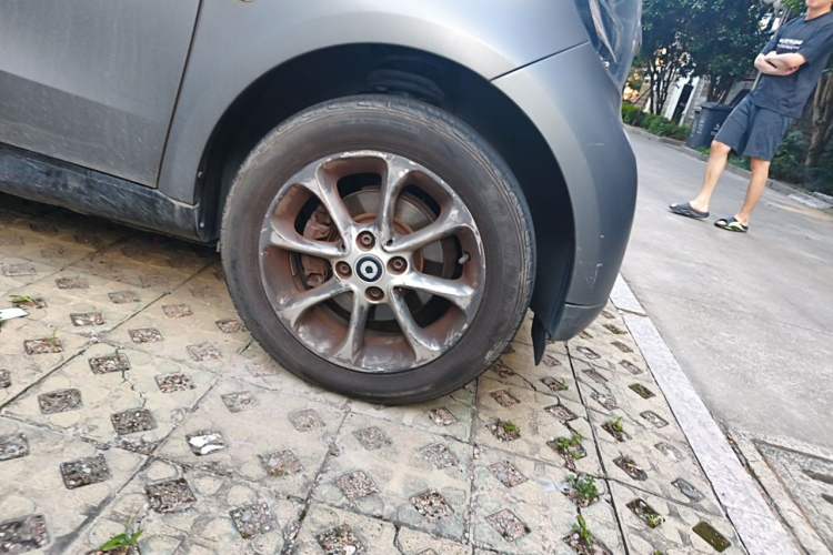 Used smart fortwo 2018 1.0L 52kW Hardtop Dynamic Version China V Right Front Wheel Hub