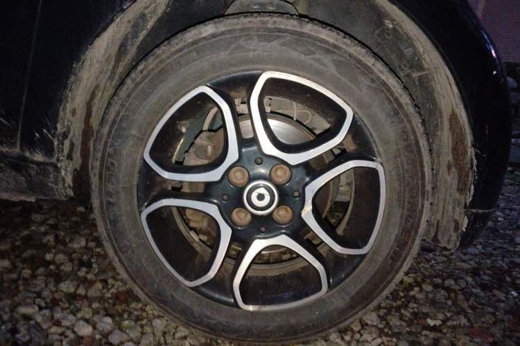 Used smart fortwo 2018 0.9T 66kW Hardtop Pioneer Edition China V Emission Standard Right Front Wheel Hub