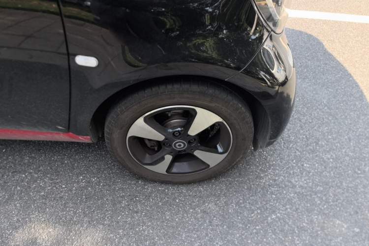 Used smart fortwo 2018 1.0L 52kW Hardtop Passion Edition China V Standard Right Front Wheel Hub