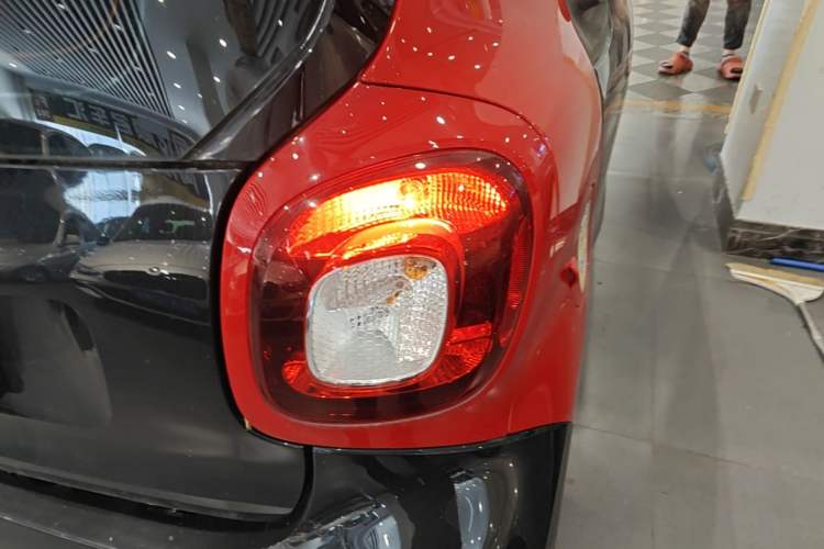 Used smart fortwo 2018 0.9T 66kW Hardtop Pioneer Edition China V Emission Standard Right Rear Taillight