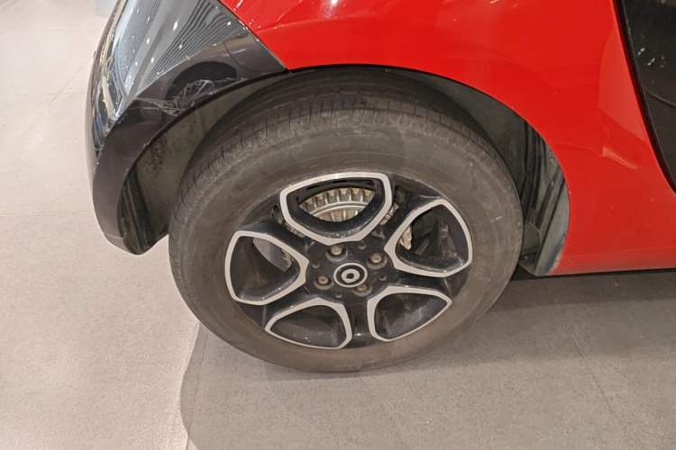 Used smart fortwo 2018 0.9T 66kW Hardtop Pioneer Edition China V Emission Standard Right Rear Wheel Hub