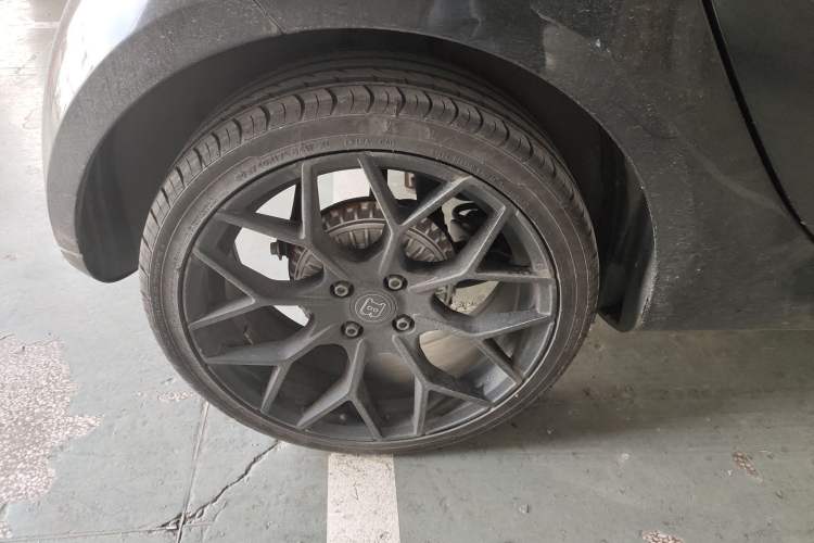 Used smart fortwo 2018 0.9T 66kW Hardtop Pioneer Edition China V Emission Standard Right Rear Wheel Hub
