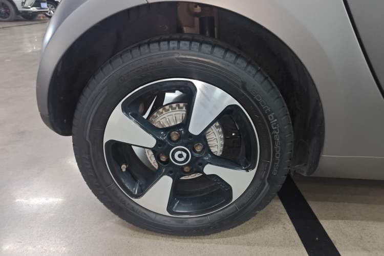Used smart fortwo 2018 1.0L 52kW Hardtop Passion Edition China V Standard Right Rear Wheel Hub