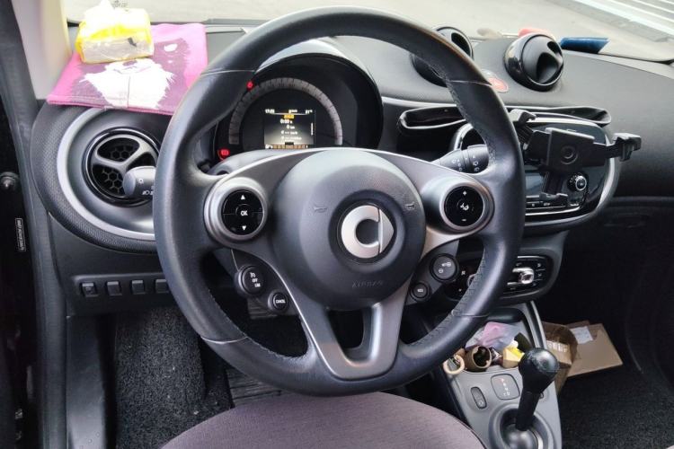 Used smart fortwo 2018 1.0L 52kW Hardtop Passion Edition China V Standard Steering Wheel