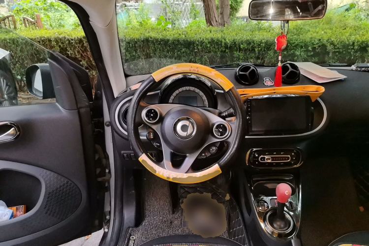 Used smart fortwo 2018 1.0L 52kW Hardtop Passion Edition China V Standard Steering Wheel