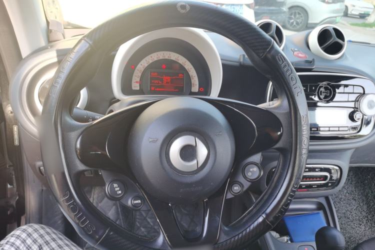 Used smart fortwo 2018 1.0L 52kW Hardtop Dynamic Version China V Steering Wheel