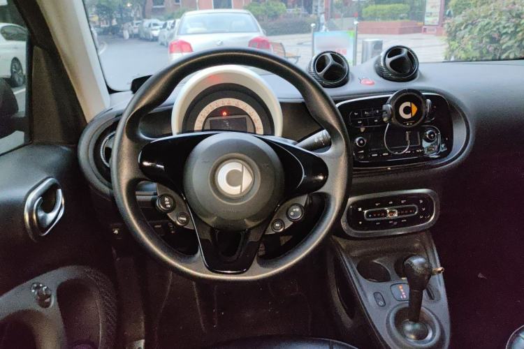 Used smart fortwo 2018 1.0L 52kW Hardtop Dynamic Version China V Steering Wheel