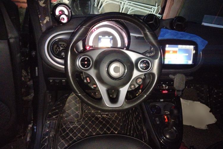 Used smart fortwo 2018 0.9T 66kW Hardtop Pioneer Edition China V Emission Standard Steering Wheel