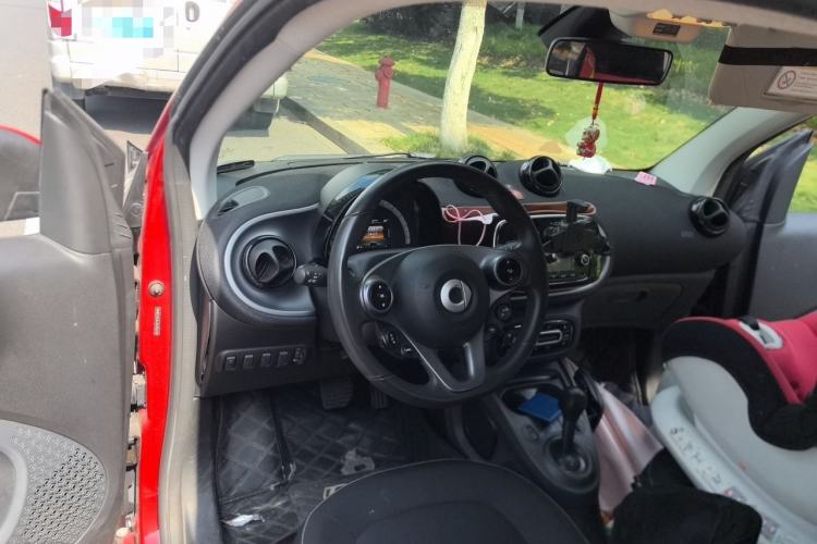 Used smart fortwo 2018 1.0L 52kW Hardtop Passion Edition China V Standard Steering Wheel
