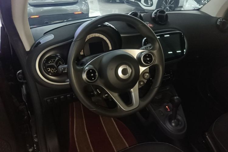 Used smart fortwo 2018 1.0L 52kW Hardtop Passion Edition China V Standard Steering Wheel