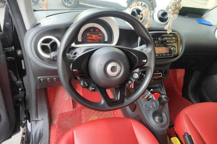 Used smart fortwo 2018 1.0L 52kW Hardtop Dynamic Version China V Steering Wheel