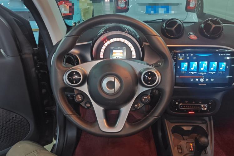 Used smart fortwo 2018 1.0L 52kW Hardtop Passion Edition China V Standard Steering Wheel