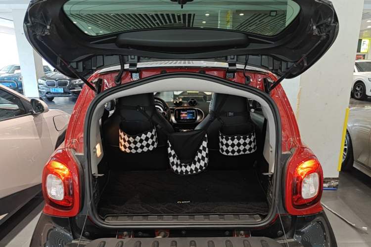 Used smart fortwo 2018 0.9T 66kW Hardtop Pioneer Edition China V Emission Standard Trunk