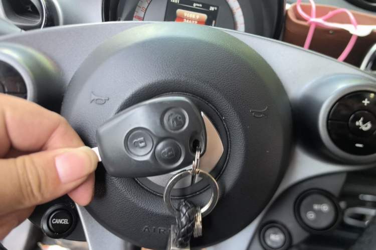 Used smart fortwo 2018 1.0L 52kW Hardtop Passion Edition China V Standard Vehicle Key