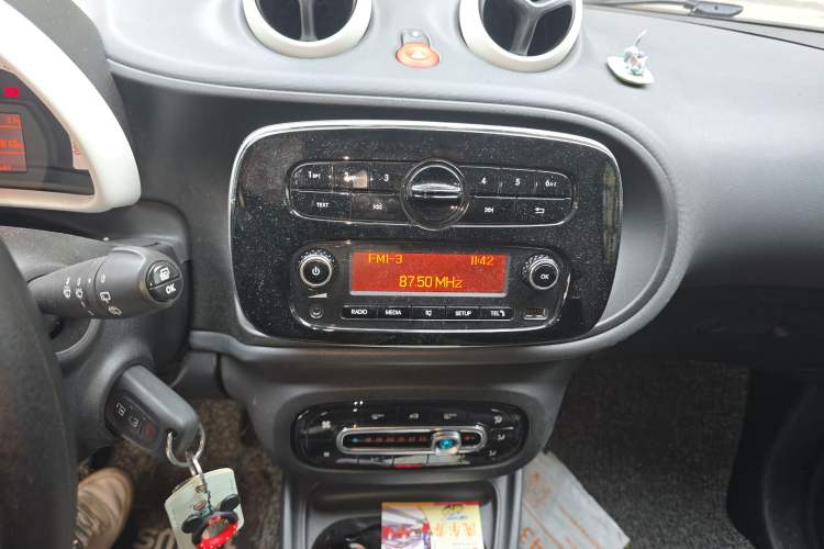 Used smart fortwo 2018 1.0L 52kW Hardtop Dynamic Version China V Audio And AC Panel