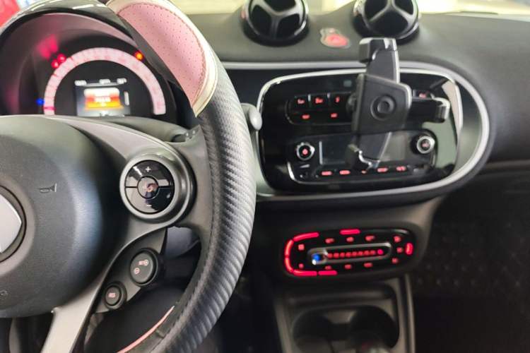 Used smart fortwo 2018 1.0L 52kW Hardtop Passion Edition China V Standard Audio And AC Panel
