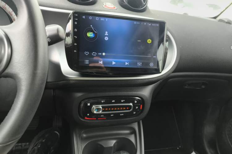 Used smart fortwo 2018 0.9T 66kW Hardtop Pioneer Edition China V Emission Standard Audio And AC Panel