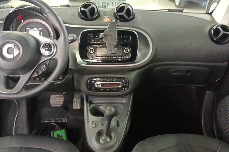 Used smart fortwo 2018 1.0L 52kW Hardtop Passion Edition China V Standard Audio And AC Panel