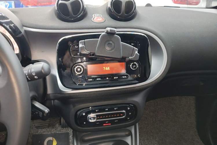 Used smart fortwo 2018 1.0L 52kW Hardtop Passion Edition China V Standard Audio And AC Panel