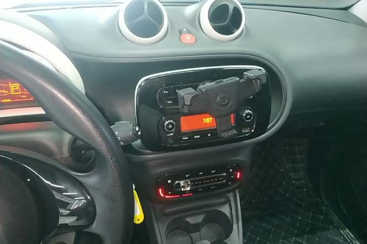 Used smart fortwo 2018 1.0L 52kW Hardtop Dynamic Version China V Audio And AC Panel