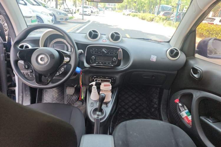 Used smart fortwo 2018 1.0L 52kW Hardtop Dynamic Version China V Center Console