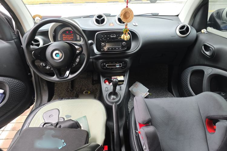 Used smart fortwo 2018 1.0L 52kW Hardtop Dynamic Version China V Center Console