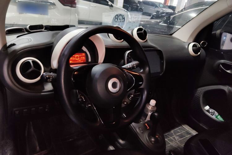 Used smart fortwo 2018 1.0L 52kW Hardtop Dynamic Version China V Center Console