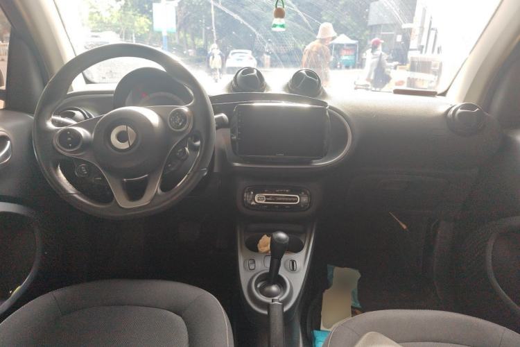 Used smart fortwo 2018 1.0L 52kW Hardtop Passion Edition China V Standard Center Console
