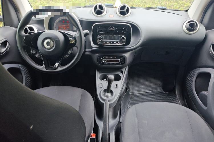 Used smart fortwo 2018 1.0L 52kW Hardtop Dynamic Version China V Center Console