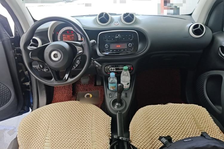 Used smart fortwo 2018 1.0L 52kW Hardtop Dynamic Version China V Center Console
