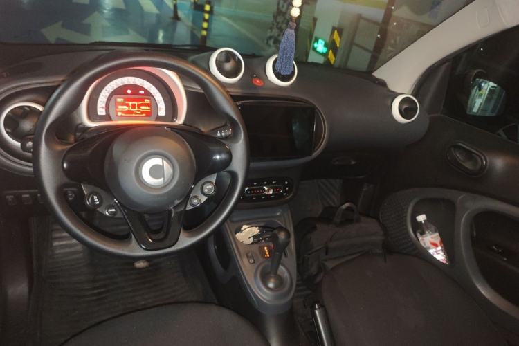 Used smart fortwo 2018 1.0L 52kW Hardtop Dynamic Version China V Center Console