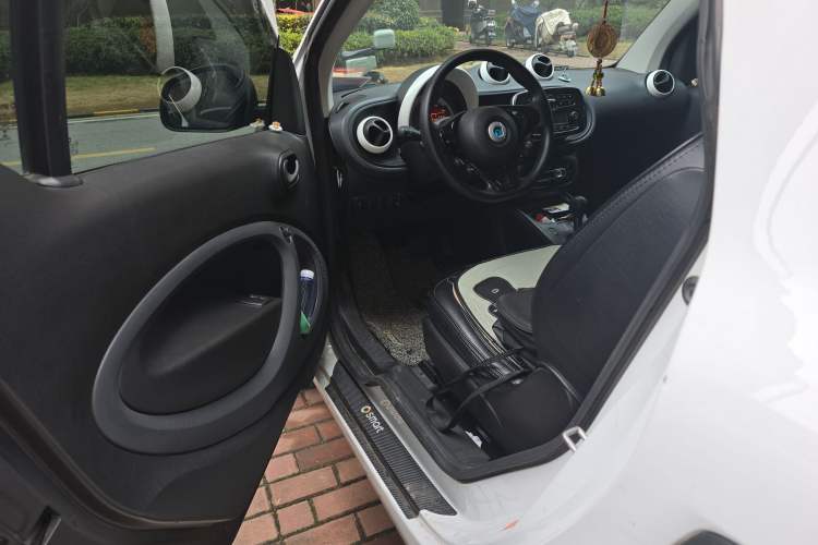 Used smart fortwo 2018 1.0L 52kW Hardtop Dynamic Version China V Driver Seat