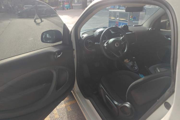 Used smart fortwo 2018 1.0L 52kW Hardtop Passion Edition China V Standard Driver Seat