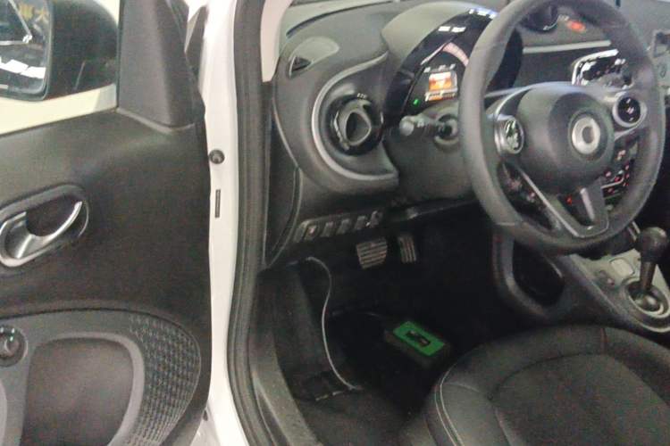 Used smart fortwo 2018 1.0L 52kW Hardtop Passion Edition China V Standard Driver Seat