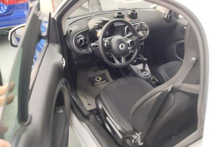 Used smart fortwo 2018 1.0L 52kW Hardtop Passion Edition China V Standard Driver Seat