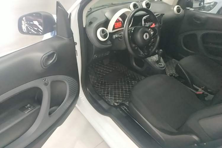 Used smart fortwo 2018 1.0L 52kW Hardtop Dynamic Version China V Driver Seat