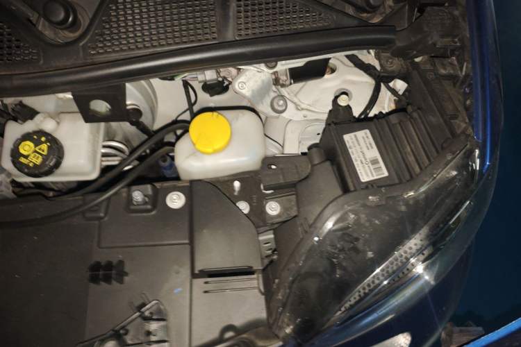 Used smart fortwo 2018 1.0L 52kW Hardtop Dynamic Version China V Engine Bay Left