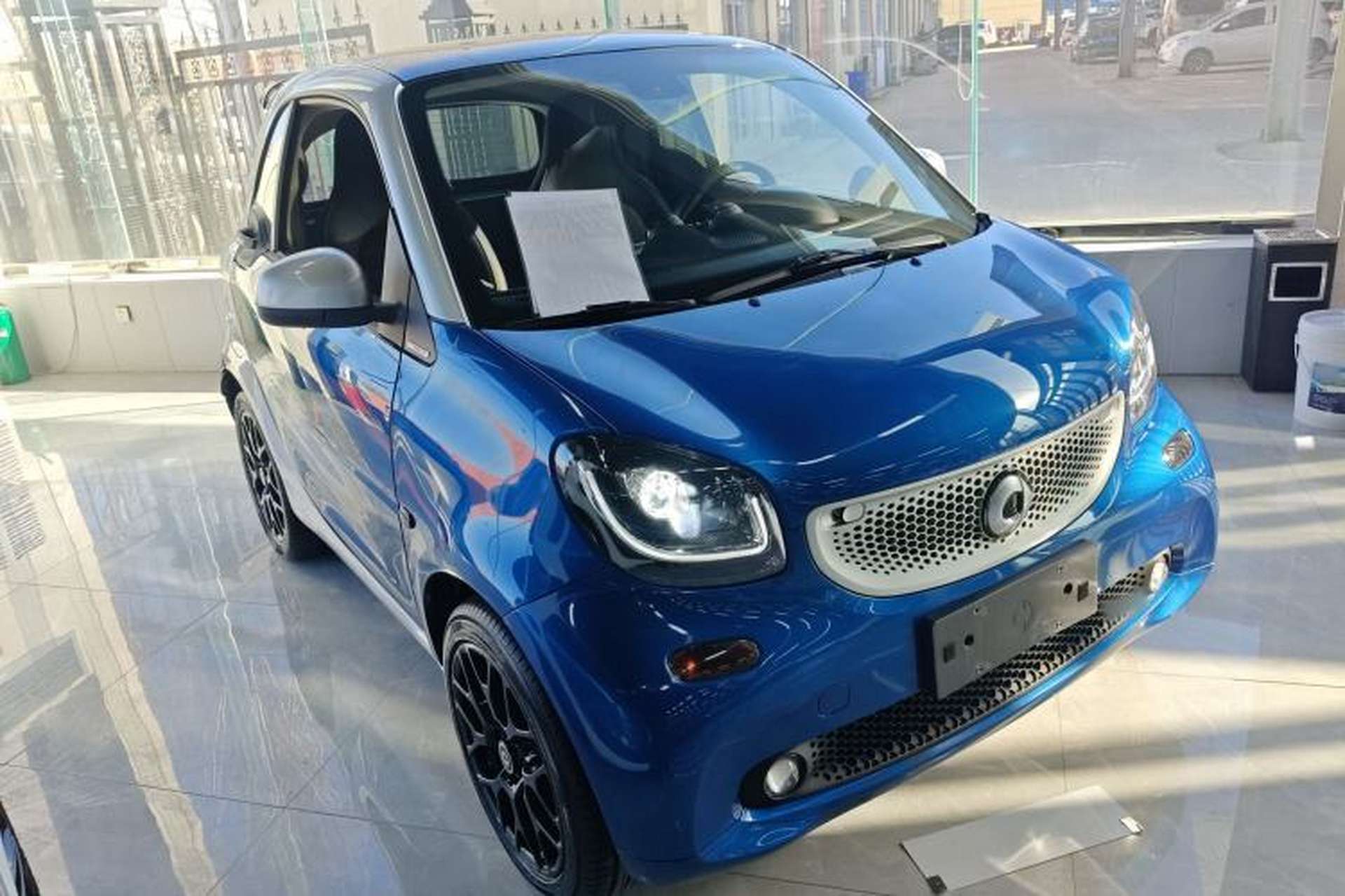 Used smart fortwo 2018 0.9T 66 kW Hardtop Sharp Edition China V Exterior 1