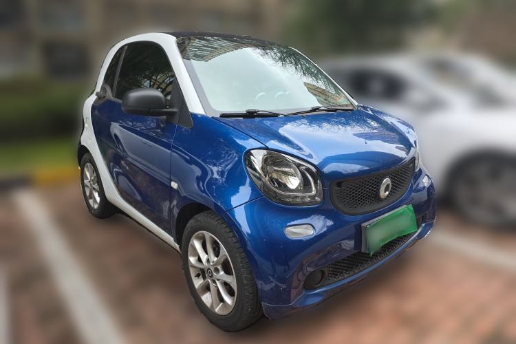 Used smart fortwo 2018 1.0L 52kW Hardtop Dynamic Version China V Front Right 45 Deg