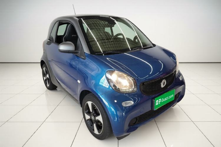 Used smart fortwo 2018 1.0L 52kW Hardtop Passion Edition China V Standard Front Right 45 Deg