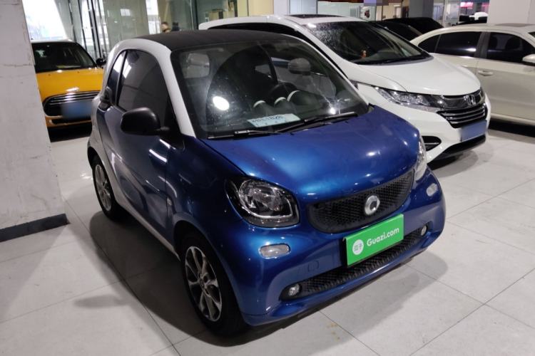 Used smart fortwo 2018 1.0L 52kW Hardtop Dynamic Version China V Front Right 45 Deg