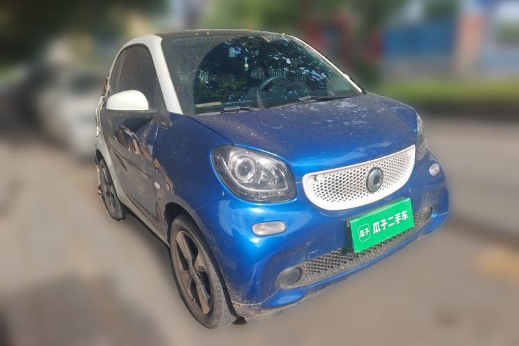 Used smart fortwo 2018 1.0L 52kW Hardtop Passion Edition China V Standard Front Right 45 Deg