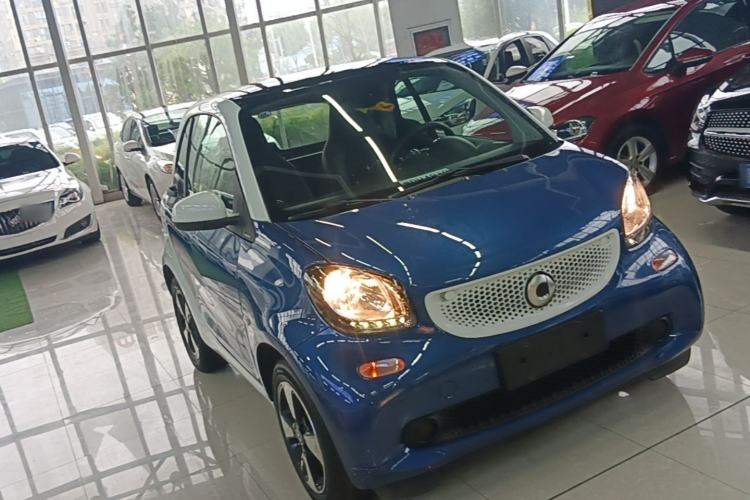 Used smart fortwo 2018 1.0L 52kW Hardtop Passion Edition China V Standard Front Right 45 Deg