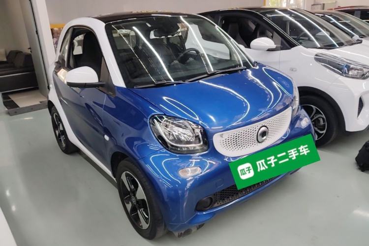 Used smart fortwo 2018 1.0L 52kW Hardtop Passion Edition China V Standard Front Right 45 Deg